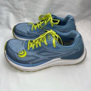 Topo Athletic Ultrafly 3 running shoes in the Periwinkle/Lime color size 7